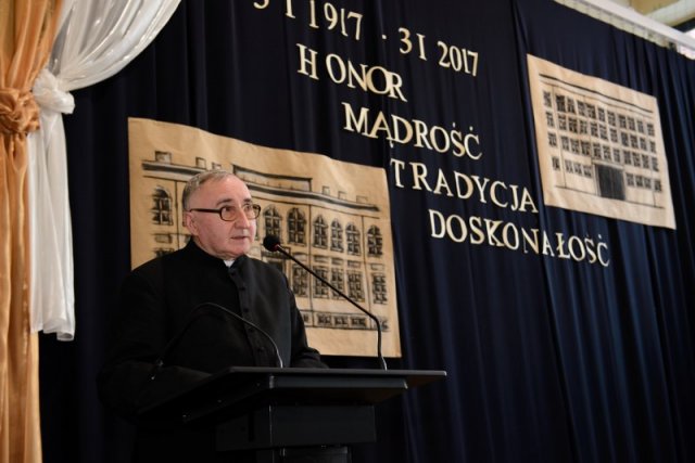 FOTORELACJA Z INAUGURACJI ROKU 100-LECIA SZKOŁY