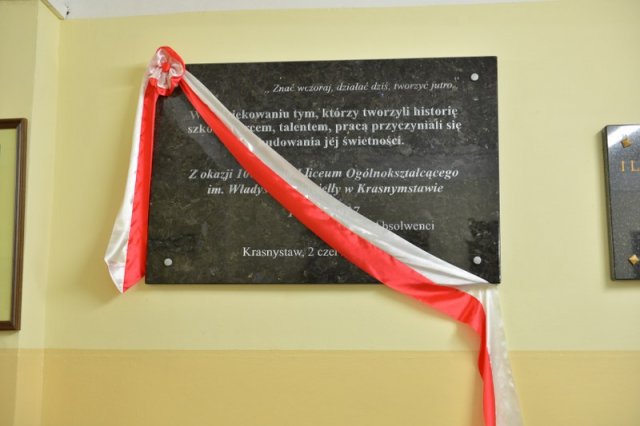 Odsłonięcie tablicy pamiątkowej.