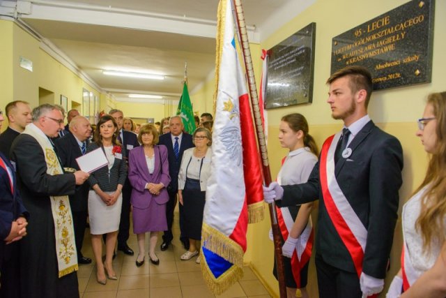 Odsłonięcie tablicy pamiątkowej.